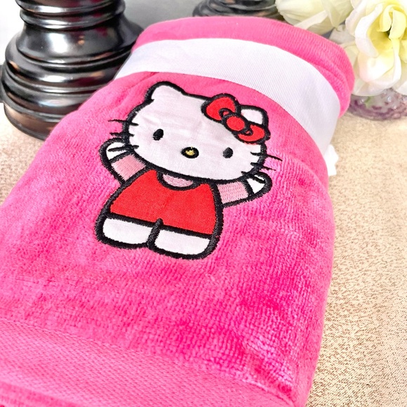 NWT Set of 2 HELLO KITTY Hand Towels - Picture 6 of 7
